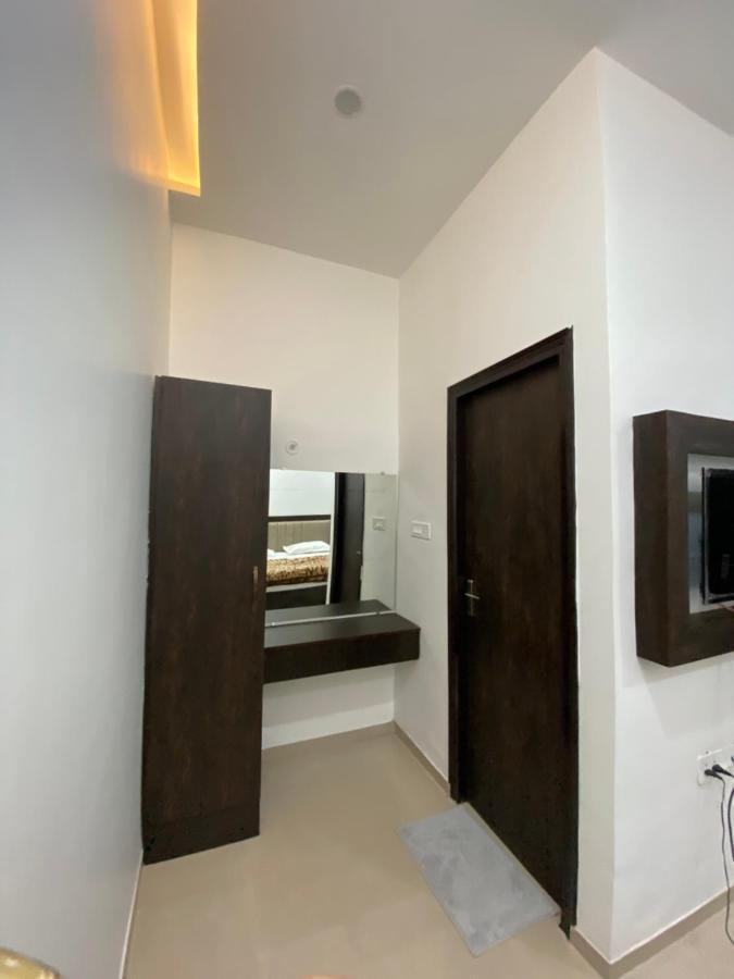 Solitaire Gardens Near Airport Лакнау Екстериор снимка