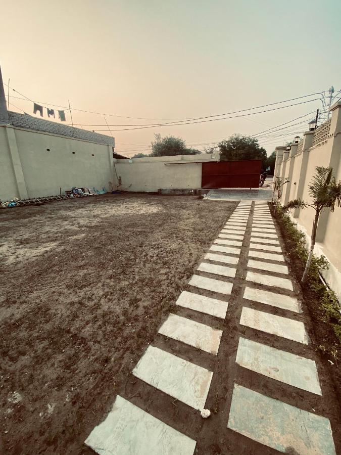 Solitaire Gardens Near Airport Лакнау Екстериор снимка